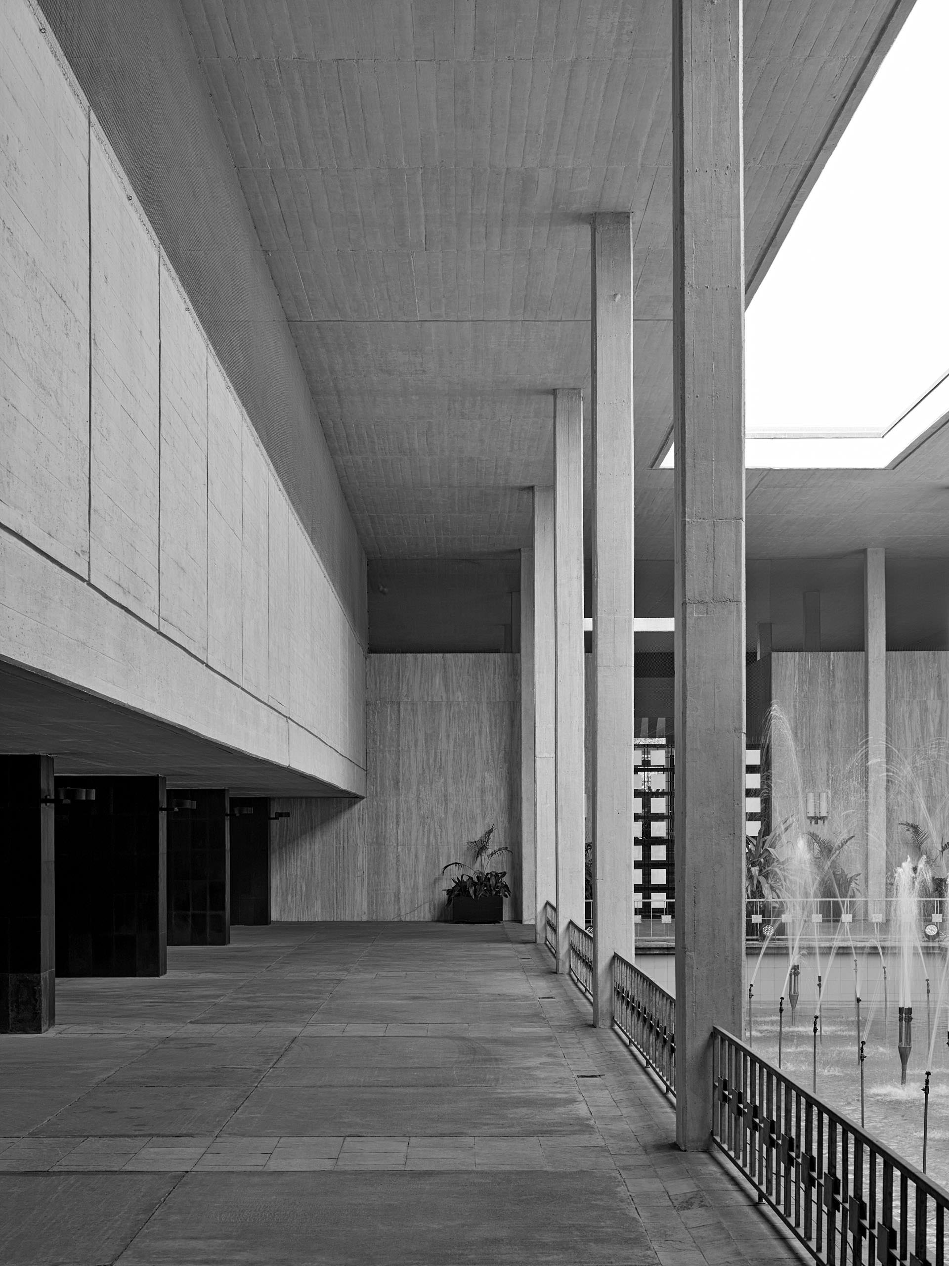 E11349 030674 BW j2560